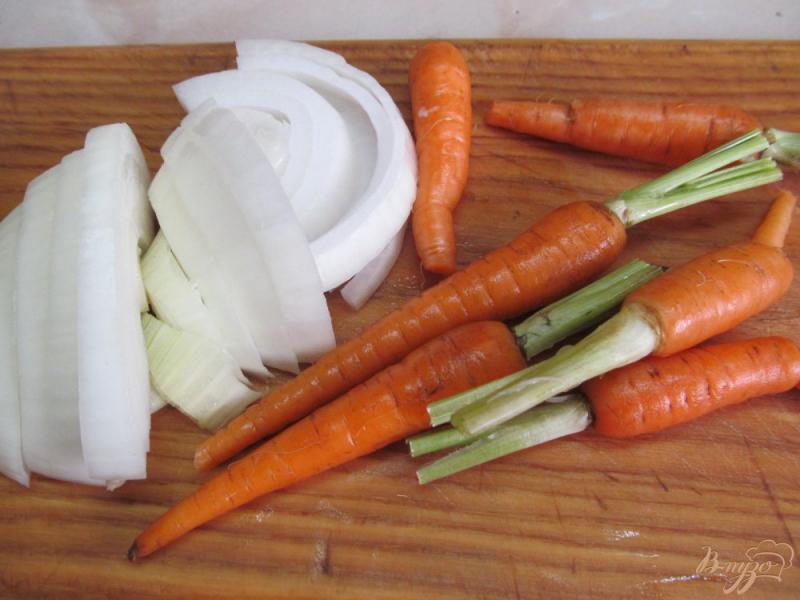 Фото приготовление рецепта: Куриные ножки с овощами в соевом соусе шаг №3