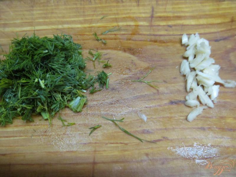 Фото приготовление рецепта: Салат из яиц и шампиньонов шаг №3