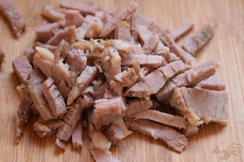 Фото приготовление рецепта: Салат со свининой и краснокачанной капустой шаг №1