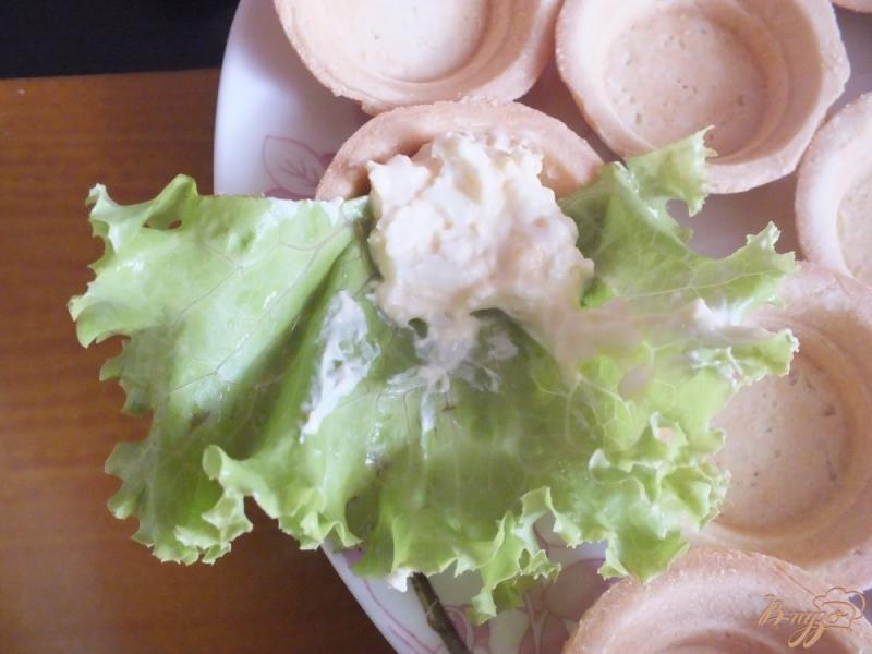 Фото приготовление рецепта: Закуска из яиц с листьями салат шаг №4
