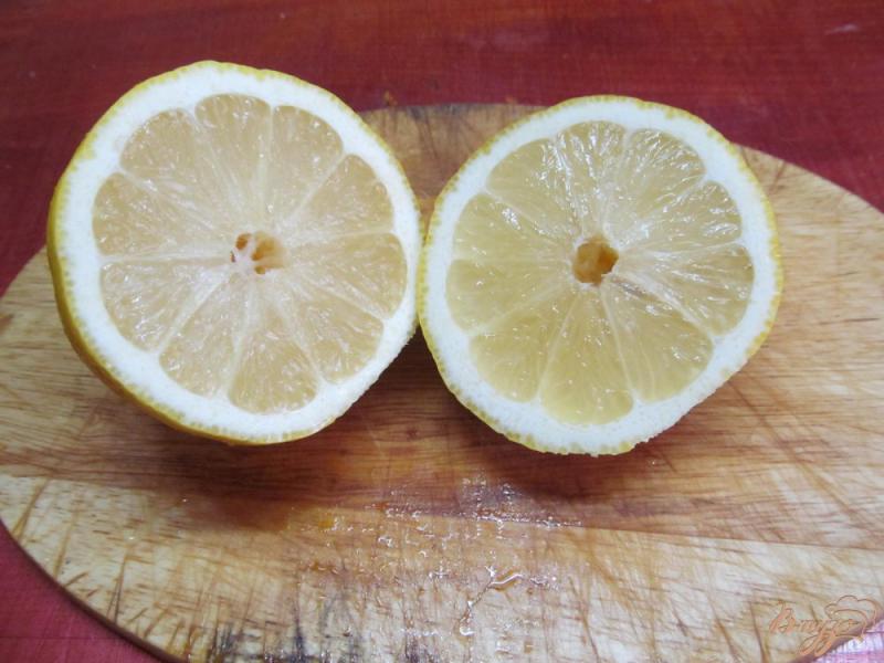 Фото приготовление рецепта: Лимонный напиток с мятой шаг №3