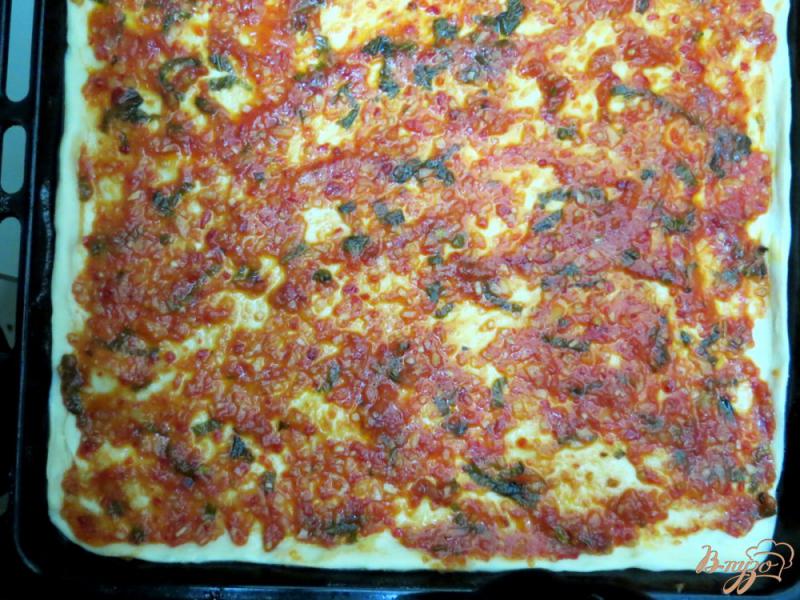 Фото приготовление рецепта: Пицца грибная шаг №8