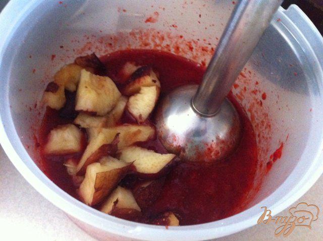 Фото приготовление рецепта: Запеканка двойная с фруктовым соусом шаг №7