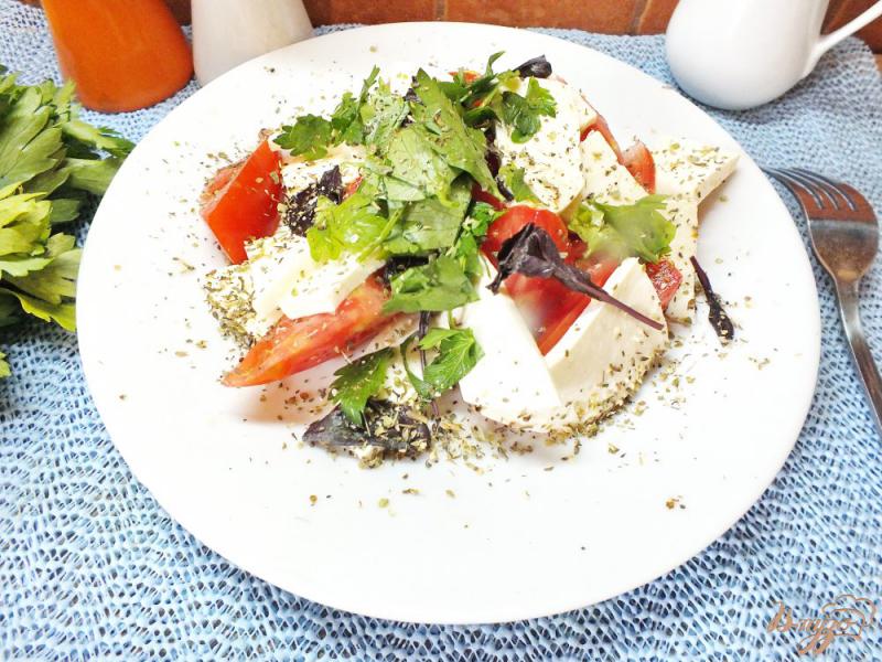 Фото приготовление рецепта: Салат с овечьей брынзой и кинзой шаг №4