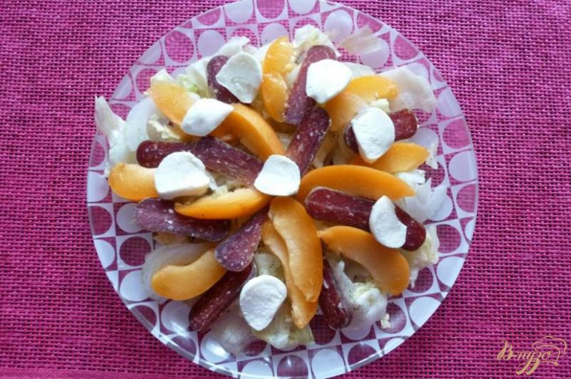 Фото приготовление рецепта: Салат из бастурмы и абрикосов шаг №4