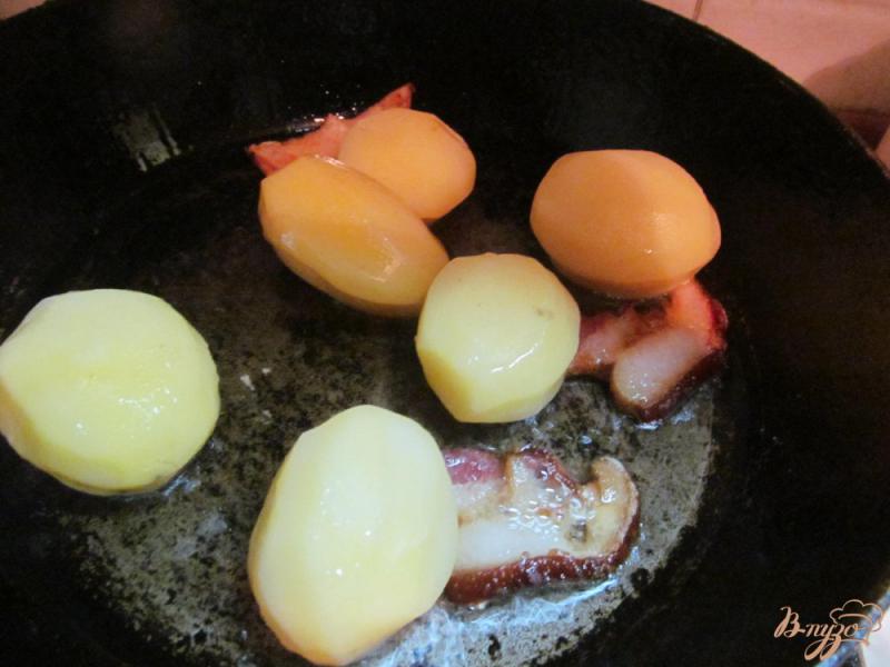 Фото приготовление рецепта: Молодой картофель с помидорной заправкой шаг №3