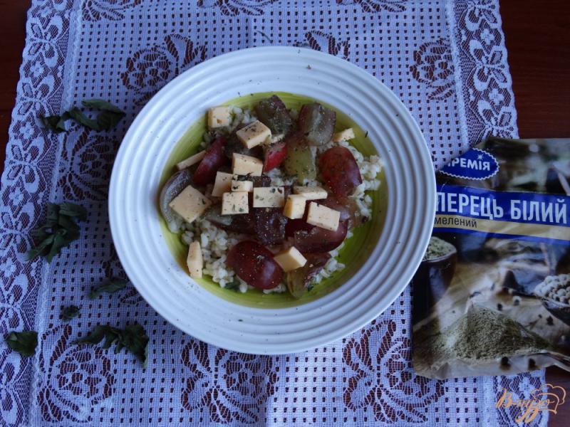 Фото приготовление рецепта: Салат с булгуром и виноградом шаг №5