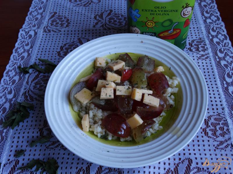 Фото приготовление рецепта: Салат с булгуром и виноградом шаг №6