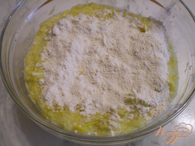 Фото приготовление рецепта: Тортик из кабачков с яичной начинкой шаг №4