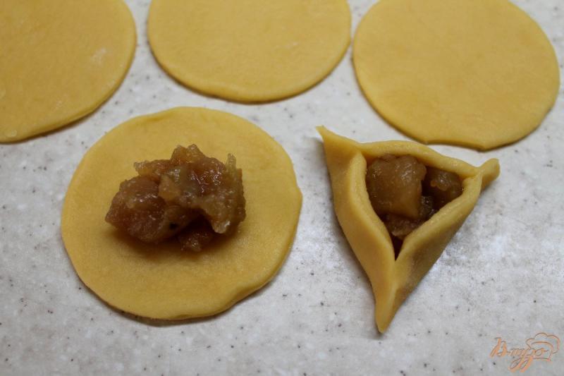Фото приготовление рецепта: Печенье с яблочным повидлом и корицей шаг №5