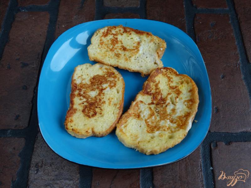 Фото приготовление рецепта: Сладкие гренки с творогом и манго шаг №5