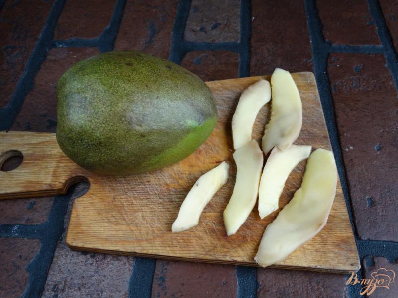 Фото приготовление рецепта: Сладкие гренки с творогом и манго шаг №7