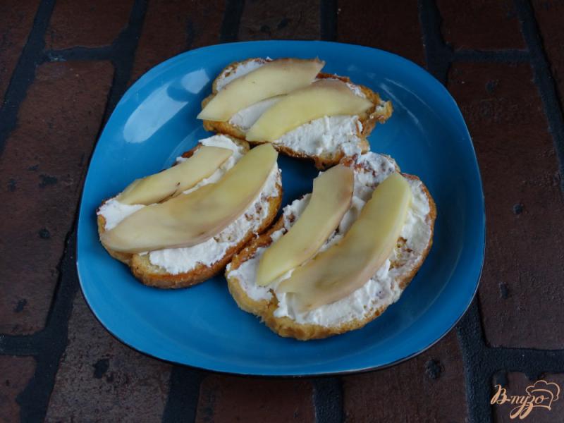 Фото приготовление рецепта: Сладкие гренки с творогом и манго шаг №8