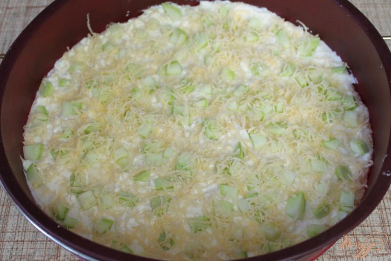 Фото приготовление рецепта: Творожная запеканка с кабачком и сыром шаг №5