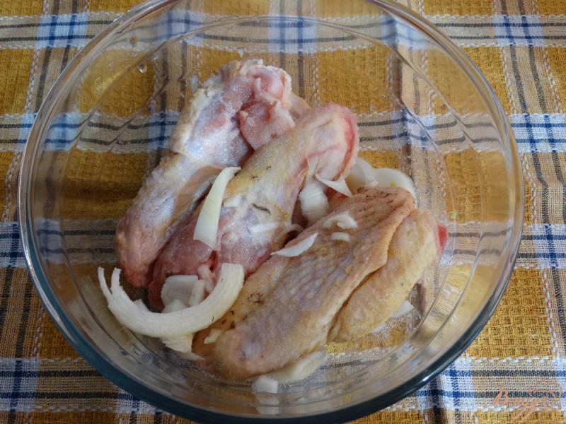 Фото приготовление рецепта: Крылья индейки запеченные в сметанном соусе шаг №2