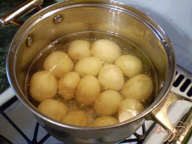 Фото приготовление рецепта: Молодой картофель по-украински шаг №3