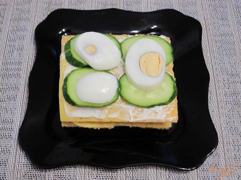 Фото приготовление рецепта: Сэндвич из яичницы шаг №7
