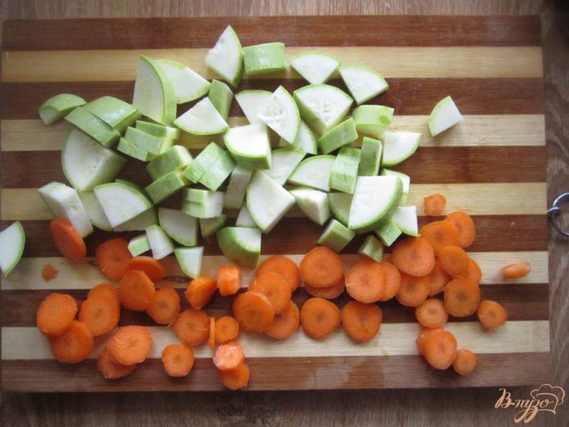 Фото приготовление рецепта: Курица с овощами сливочном соусе шаг №2