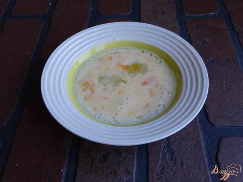 Фото приготовление рецепта: Сладкие гренки со сливочным сыром и ягодами шаг №2