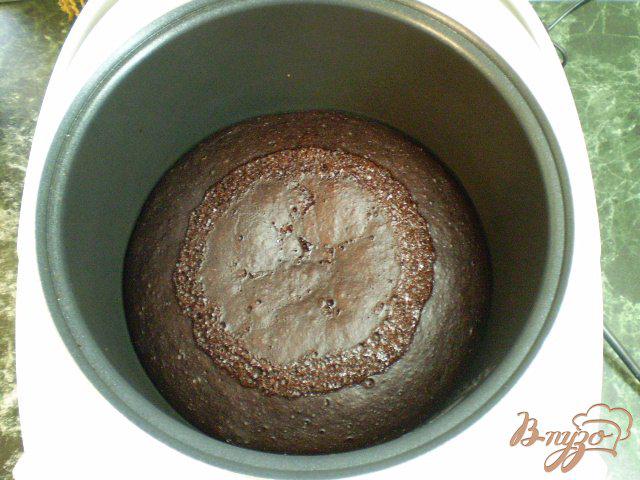 Фото приготовление рецепта: Очень шоколадный торт с вареньем шаг №7