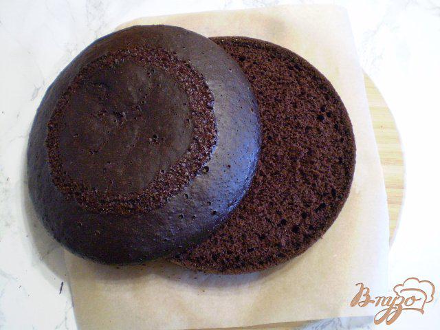Фото приготовление рецепта: Очень шоколадный торт с вареньем шаг №8
