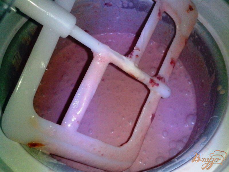 Фото приготовление рецепта: Вишнёвое мороженое в мороженице шаг №3