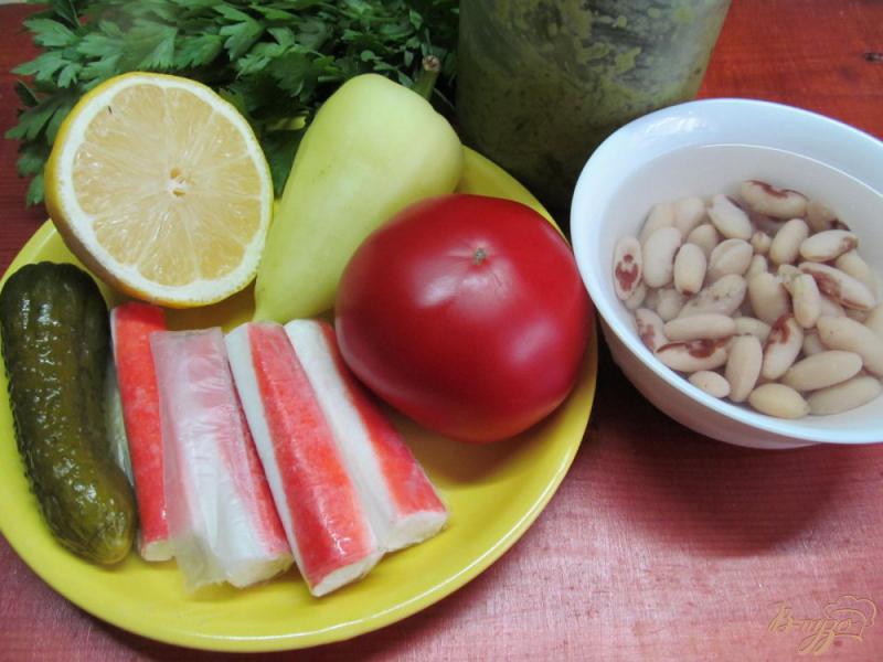 Фото приготовление рецепта: Салат из фасоли и крабовых палочек шаг №1