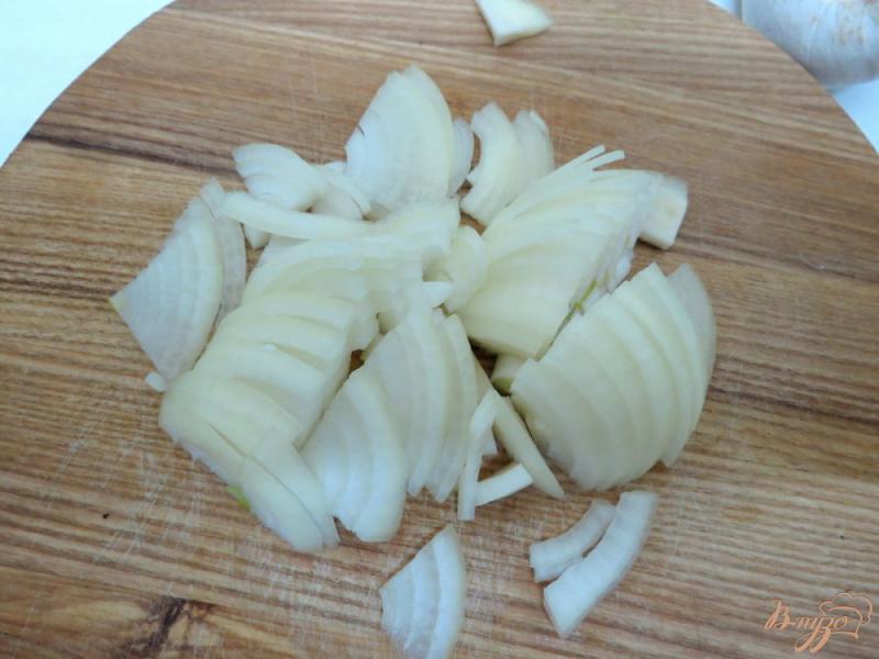 Фото приготовление рецепта: Салат из шампиньонов и свежих огурцов шаг №2