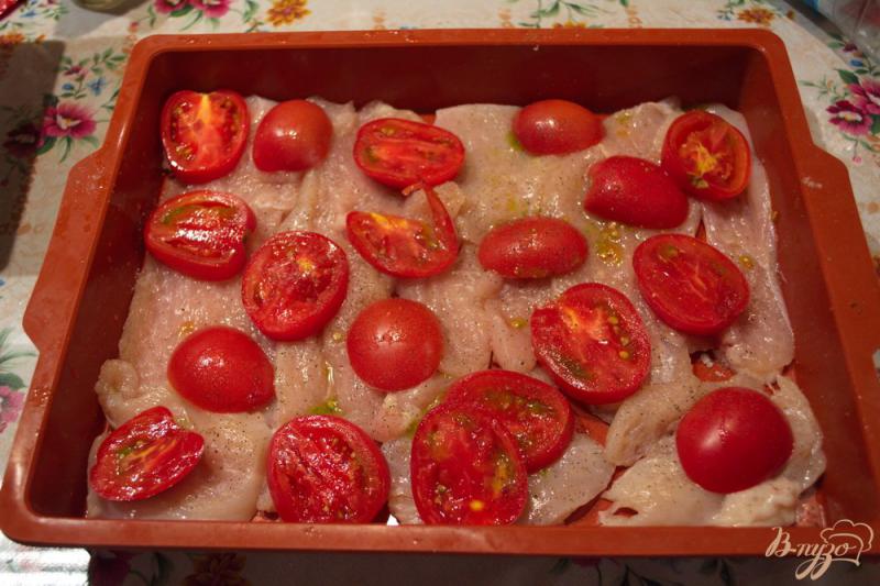 Фото приготовление рецепта: Быстрые отбивные в духовке с помидорами и сыром шаг №2