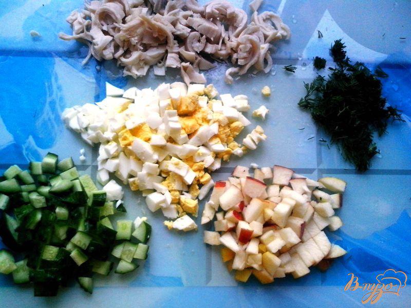 Фото приготовление рецепта: Салат с кальмаром шаг №2