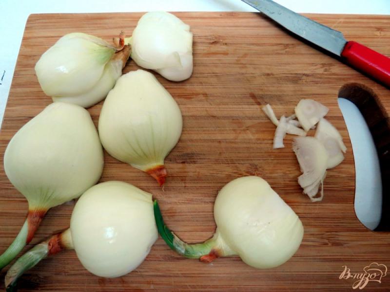 Фото приготовление рецепта: Свиные хвостики в сметанно-чесночном соусе шаг №2