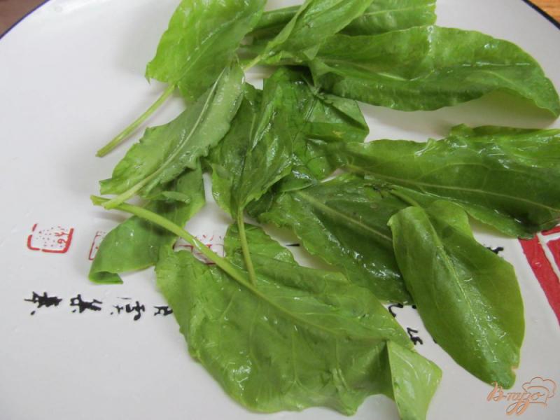 Фото приготовление рецепта: Теплый салат с домашними колбасками и овощами шаг №3
