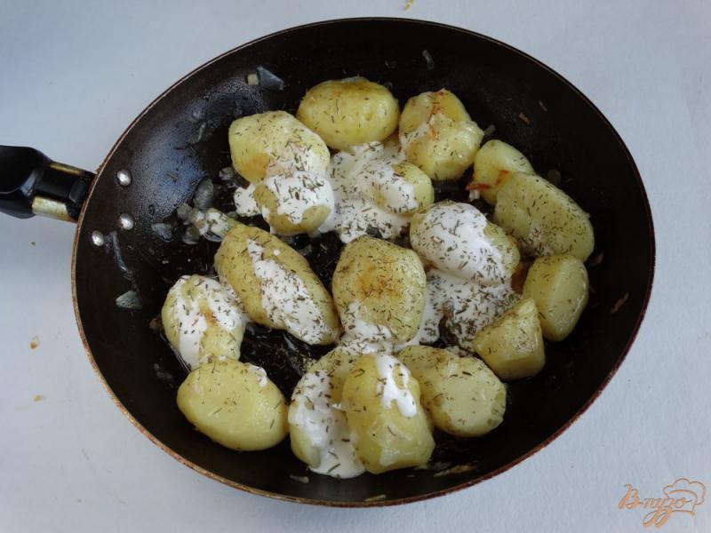Фото приготовление рецепта: Молодой картофель по-украински с салом шаг №8