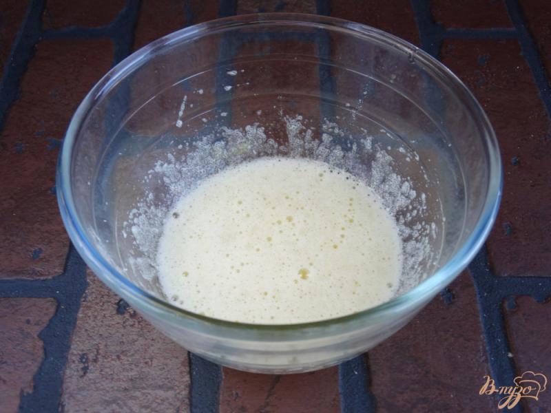 Фото приготовление рецепта: Клубничный сухарник шаг №3