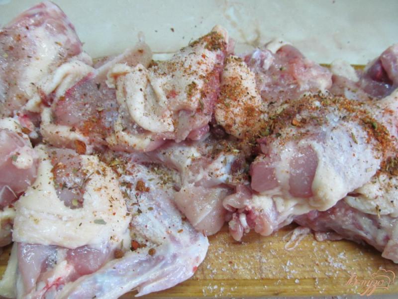 Фото приготовление рецепта: Курица тушенная в собственном соку шаг №2