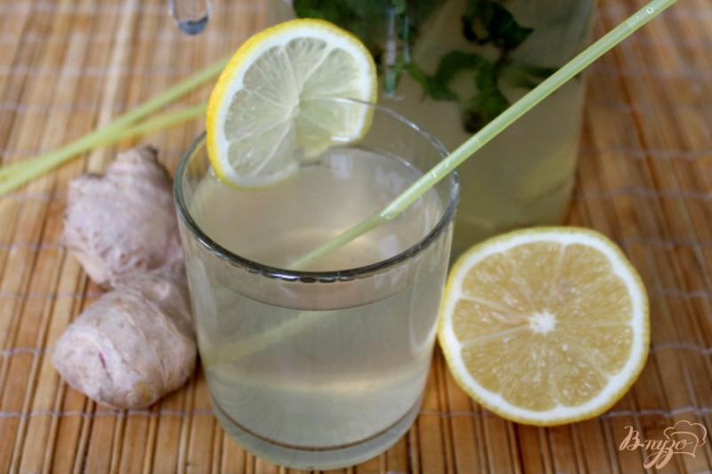 Фото приготовление рецепта: Напиток с имбирем и лимоном шаг №6