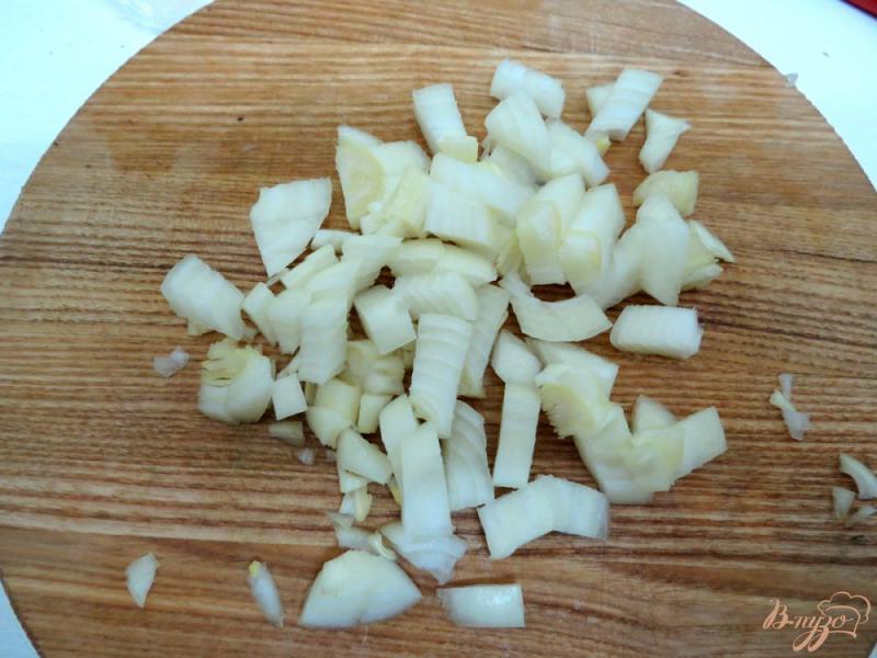 Фото приготовление рецепта: Летний овощной суп с сырочками и грибами шаг №3