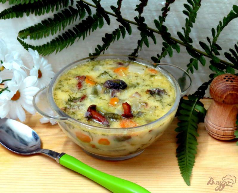 Фото приготовление рецепта: Летний овощной суп с сырочками и грибами шаг №8