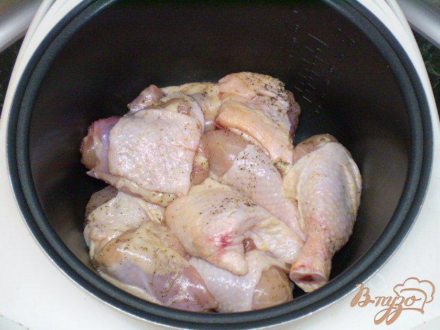 Фото приготовление рецепта: Курица с молодым картофелем в мультиварке шаг №4