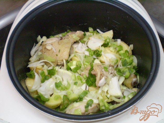 Фото приготовление рецепта: Курица с молодым картофелем в мультиварке шаг №9