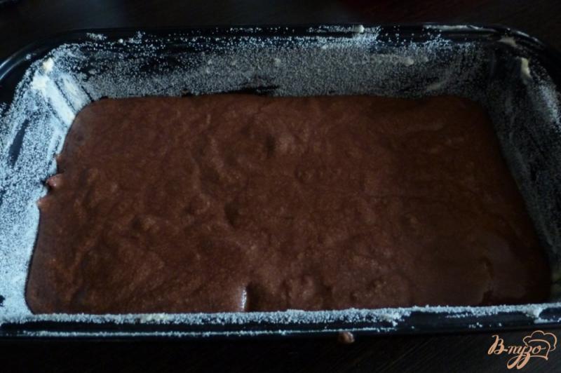Фото приготовление рецепта: Шоколадный манник с яблоками шаг №3