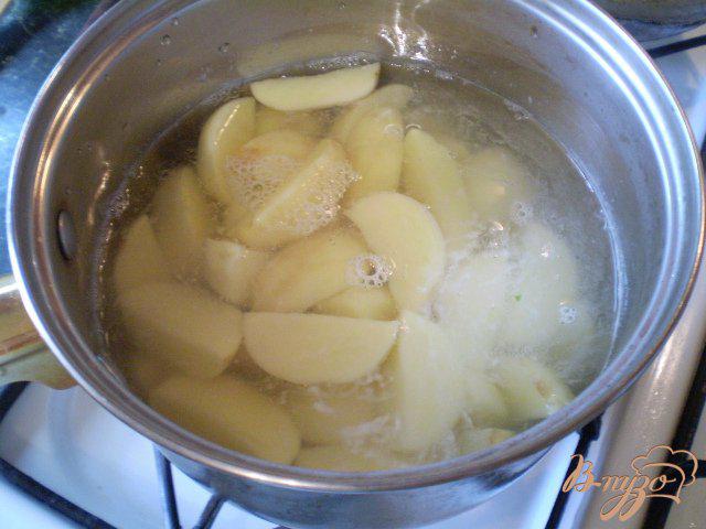 Фото приготовление рецепта: Молодой картофель со специями шаг №3