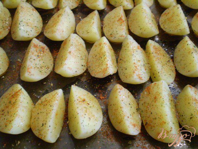 Фото приготовление рецепта: Молодой картофель со специями шаг №6