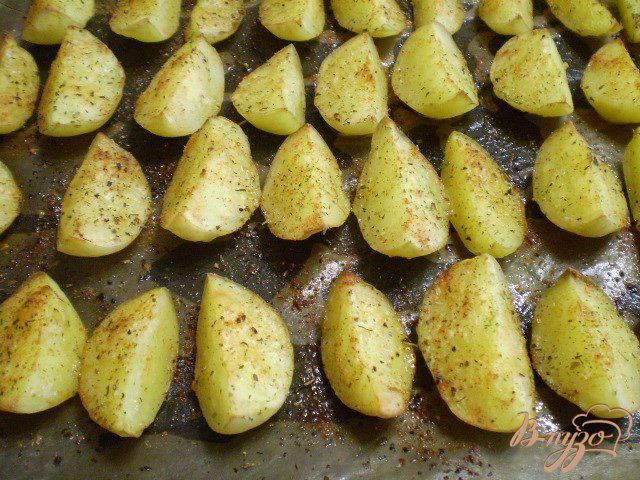 Фото приготовление рецепта: Молодой картофель со специями шаг №7