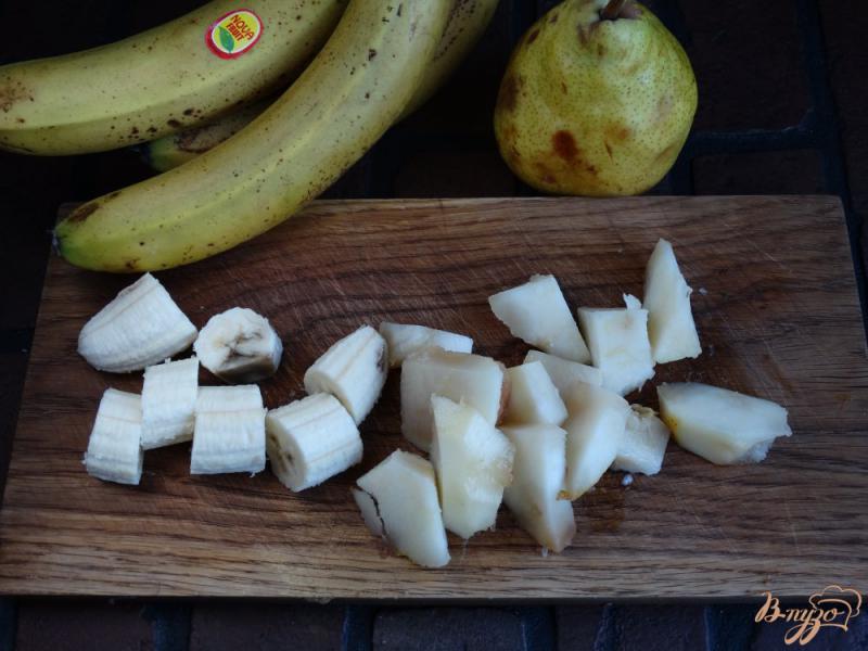 Фото приготовление рецепта: Бананово-грушевый пирог в мультиварке шаг №1