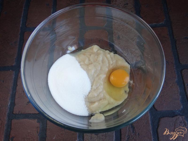 Фото приготовление рецепта: Бананово-грушевый пирог в мультиварке шаг №5