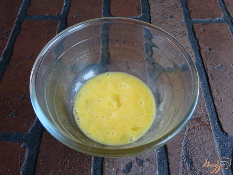 Фото приготовление рецепта: Баклажаны в яйце шаг №3
