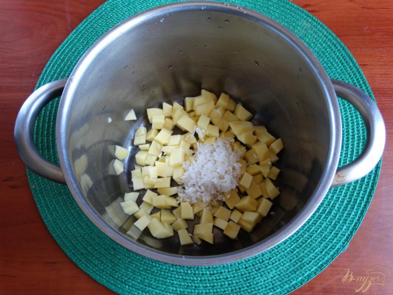 Фото приготовление рецепта: Походный суп со шпротами шаг №2