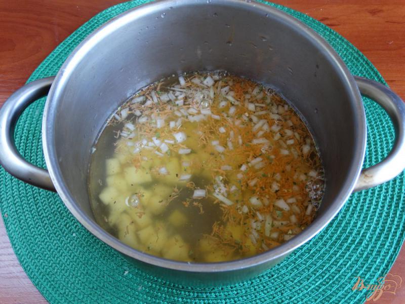 Фото приготовление рецепта: Походный суп со шпротами шаг №4