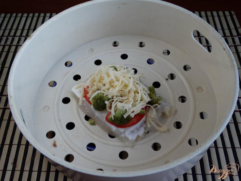 Фото приготовление рецепта: Филе пангасиуса с овощами на пару шаг №4